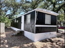 215 Weeks Rd in Cleburne, TX - Building Photo