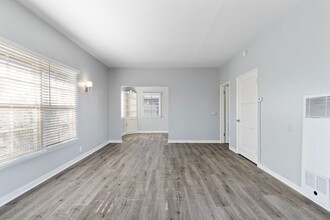 2010 Pine Ave, Unit 03 in Long Beach, CA - Building Photo - Building Photo