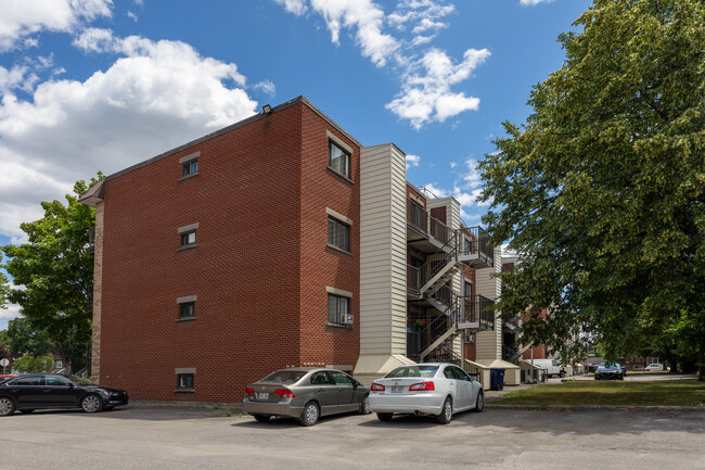 512 de Chamonix in Laval, QC - Building Photo - Building Photo