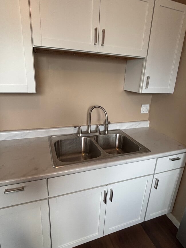 property at 2905 Elizabeth Ave