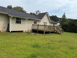 3101 Brooks Dr in Snellville, GA - Foto de edificio - Building Photo