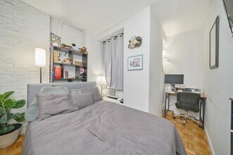 335 W 43rd St in New York, NY - Building Photo - Building Photo