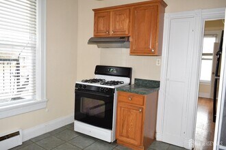 73-75-75 Woodbridge Ave in Sewaren, NJ - Building Photo - Building Photo
