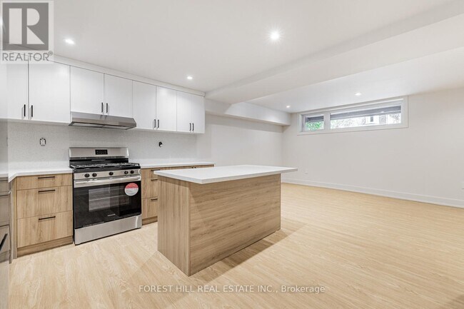 124 Kenwood Ave in Toronto, ON - Building Photo - Building Photo