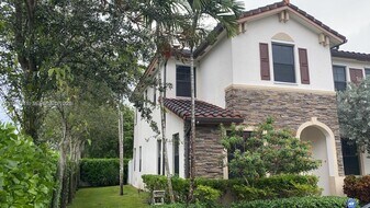 8987 W 35th Ave in Hialeah, FL - Building Photo