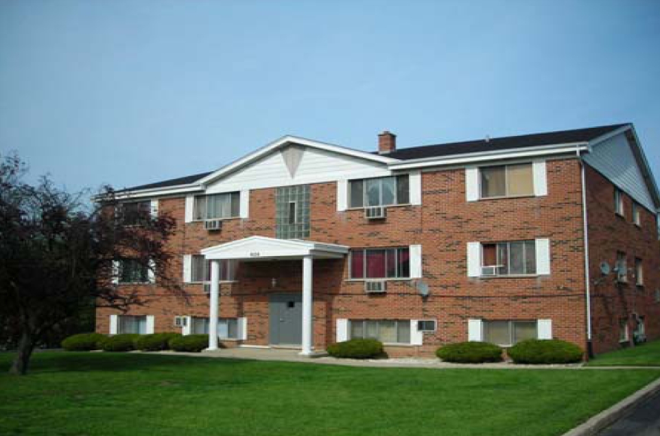 12 Unit Apartment Building in Bensenville, IL - Foto de edificio