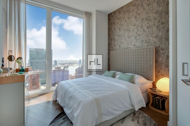 East 44th Street, Unit 28F in New York, NY - Building Photo - Building Photo