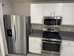 10597 Foggy Glen Ave in Las Vegas, NV - Building Photo - Building Photo