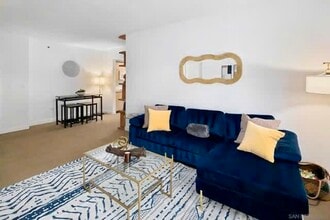 425 W Beech St, Unit Fully Furnished in San Diego, CA - Building Photo - Building Photo