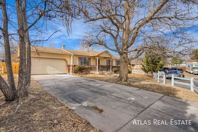 16933 E Milan Cir in Aurora, CO - Building Photo - Building Photo