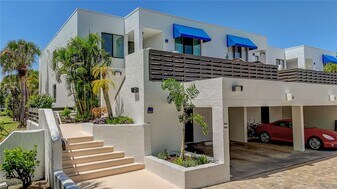 842 Bayport Wy in Longboat Key, FL - Building Photo