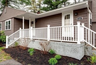 154 Main St in Douglas, MA - Building Photo - Building Photo