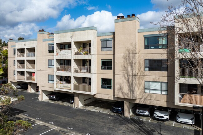 Ventana Ridge in Castro Valley, CA - Building Photo - Building Photo