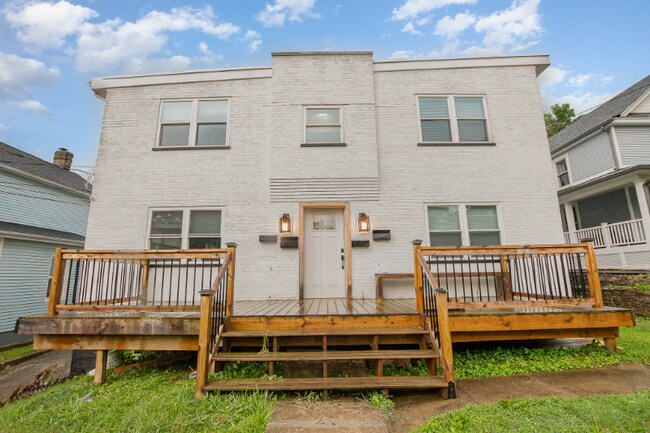 5653 Bramble Ave-Unit -Apt 1 in Cincinnati, OH - Building Photo - Building Photo