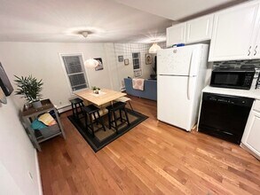 161 Broadway in Milford, CT - Foto de edificio - Building Photo