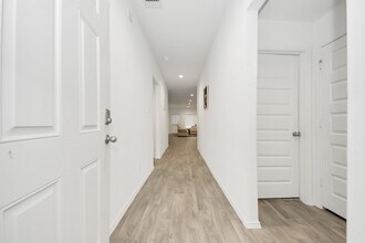 2039 Woodlark Way in Sealy, TX - Building Photo - Building Photo