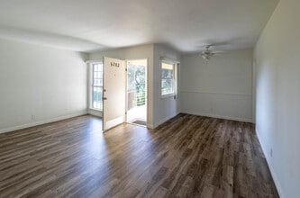 5782 Clemson St in Los Angeles, CA - Foto de edificio - Building Photo