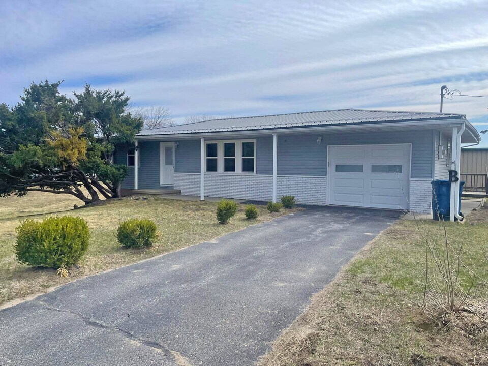 2254 S Riverside Dr in Iowa City, IA - Building Photo