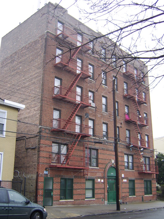 2170 Bathgate Ave in Bronx, NY - Foto de edificio