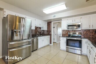 1308 E Seldon Ln in Phoenix, AZ - Foto de edificio - Building Photo