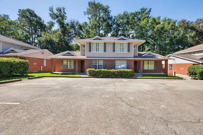 1905 Honeysuckle Dr in Tallahassee, FL - Building Photo - Building Photo