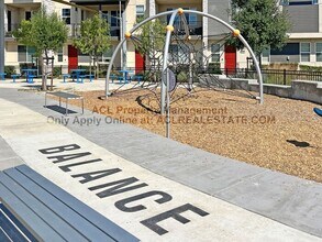 370 Arc Ct in Hayward, CA - Building Photo - Building Photo