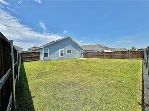 824 Towngreen Dr in Cleburne, TX - Foto de edificio - Building Photo