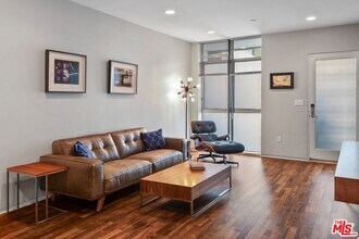 825 Kings Rd, Unit 4 in West Hollywood, CA - Building Photo - Building Photo