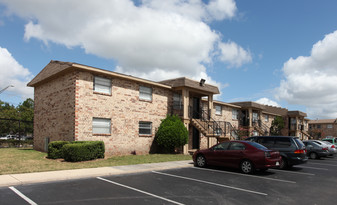 Desert Winds I & II Apartments