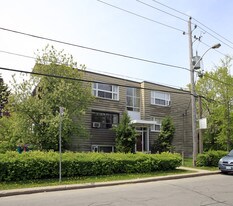 2 Fraserwood Ave in Toronto, ON - Building Photo