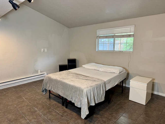 property at 546 E Delno Dr