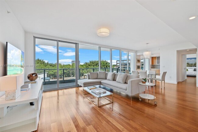 property at 2627 S Bayshore Dr