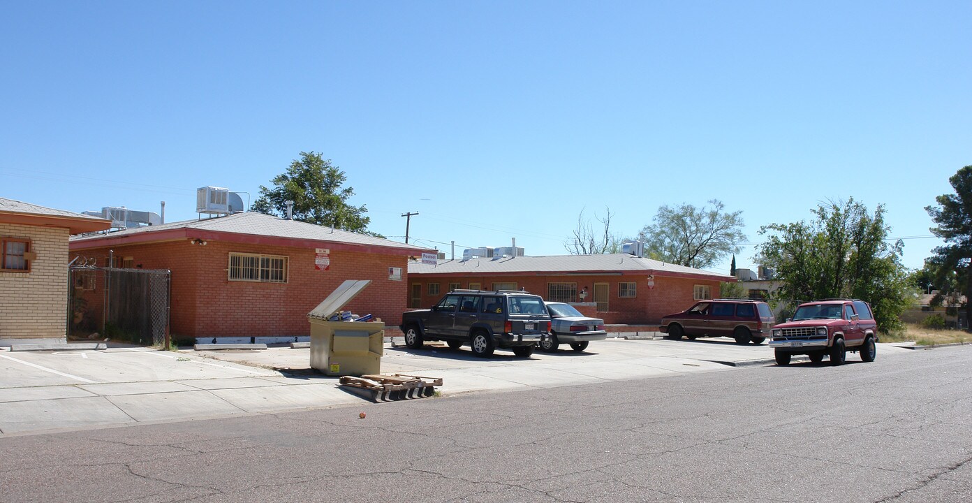 8712 Lawson St in El Paso, TX - Building Photo