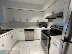 4824 N State Rd 7 in Coconut Creek, FL - Building Photo - Building Photo
