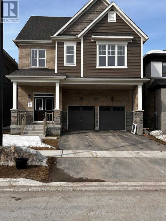 674 MIKA St in Innisfil, ON - Building Photo