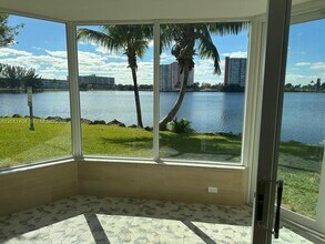 1302 NE 191st St in Miami, FL - Building Photo - Building Photo