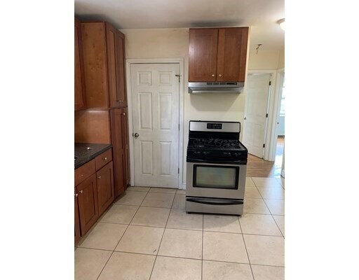 522 Saratoga St in Boston, MA - Building Photo