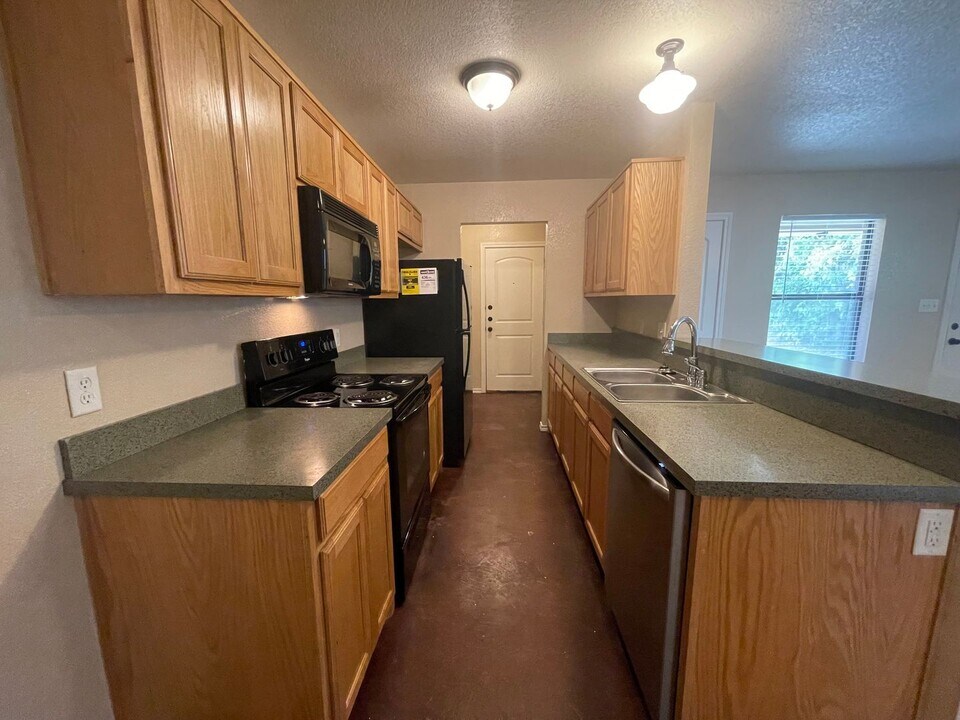 8104 Doreen Ave-Unit -8106 in Fort Worth, TX - Building Photo