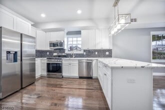 911 Monroe Ave in Elizabeth, NJ - Building Photo - Building Photo