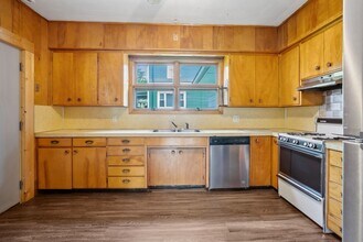 1721 Clay St in Cedar Falls, IA - Building Photo - Building Photo