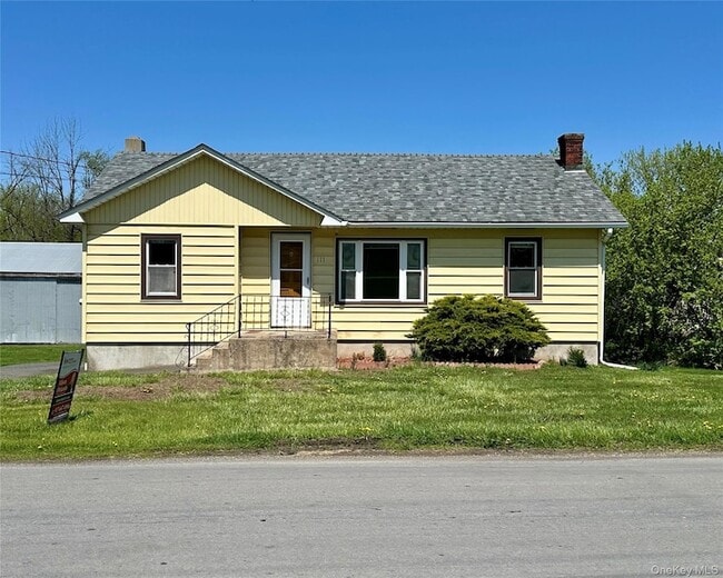 111 Round Hill Rd in Florida, NY - Foto de edificio - Building Photo