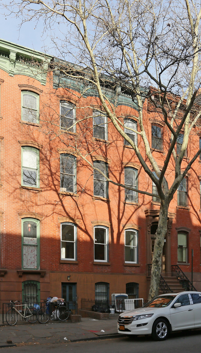 Clermont Avenue Townhouse in Brooklyn, NY - Building Photo - Primary Photo