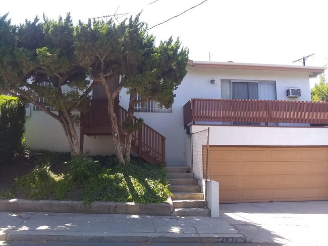 property at 2471 Riverside Pl