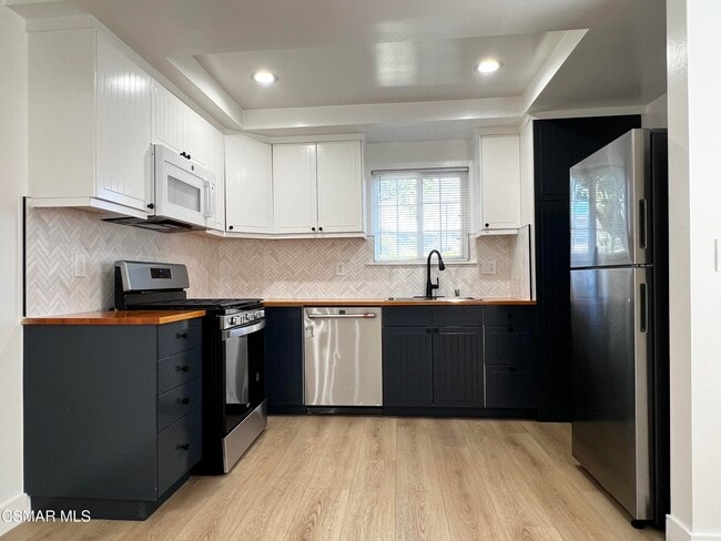 property at 2002 Calle La Sombra