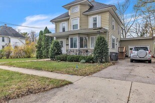 307 Pleasant St, Unit Upper in Mukwonago, WI - Building Photo