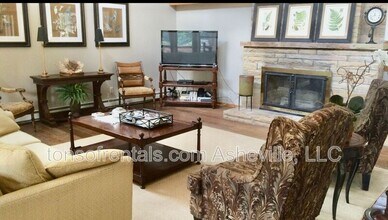 4 Coma Lk Ln in Arden, NC - Building Photo - Building Photo