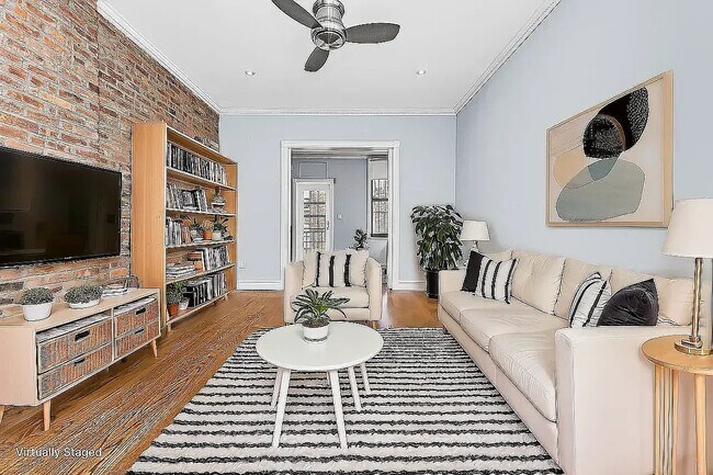 380 E 10th St, Unit 5B in New York, NY - Foto de edificio - Building Photo