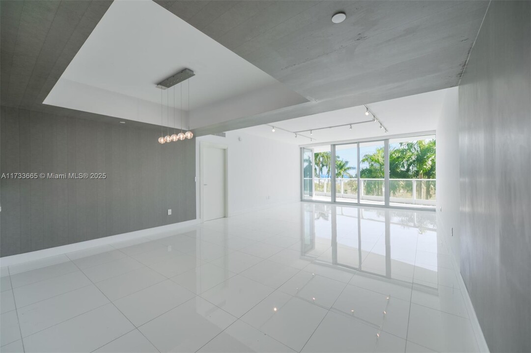 2627 S Bayshore Dr in Miami, FL - Building Photo