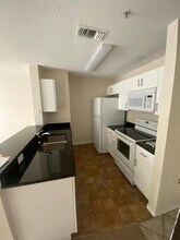 5479 Vineland Rd, Unit 9214 in Orlando, FL - Building Photo - Building Photo