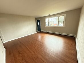 607 1st Ave in North Brunswick, NJ - Building Photo - Building Photo